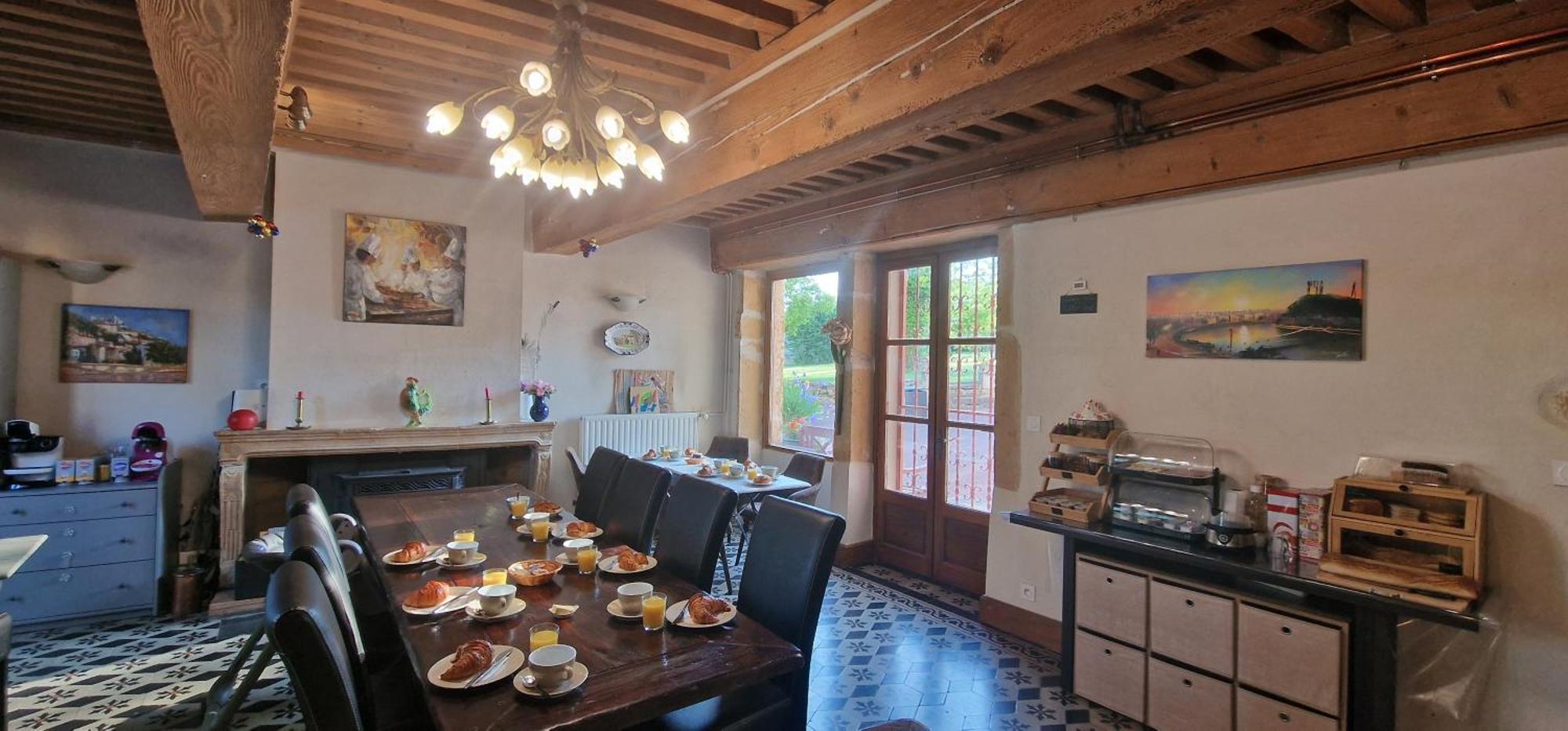 Le Relais Des Dames Panzió Neuville-sur-Saône Kültér fotó