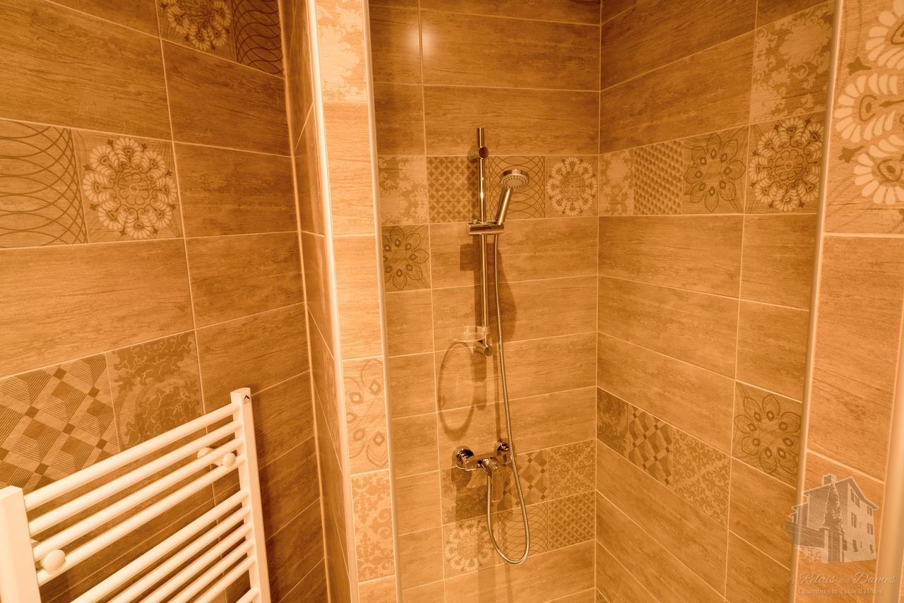 Le Relais Des Dames Panzió Neuville-sur-Saône Kültér fotó