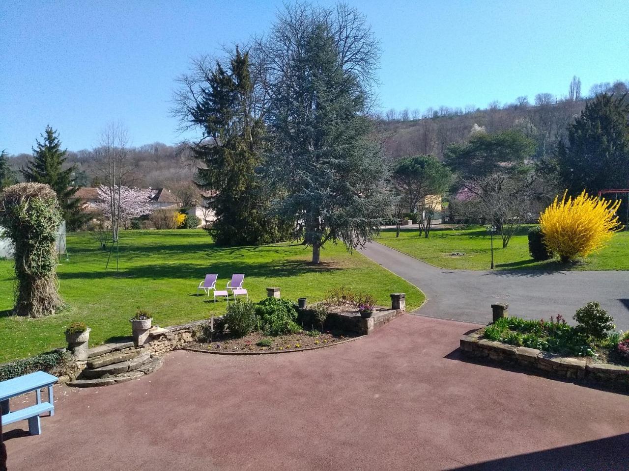 Le Relais Des Dames Panzió Neuville-sur-Saône Kültér fotó
